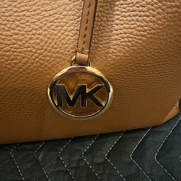 Michael Kors 3 in 1 Tote - Picture 3 of 16